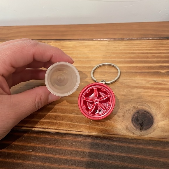 Vintage Tupperware Mini Key Chain Quick Shake
Cup Tumbler Lid Pill Container Red - Picture 5 of 9